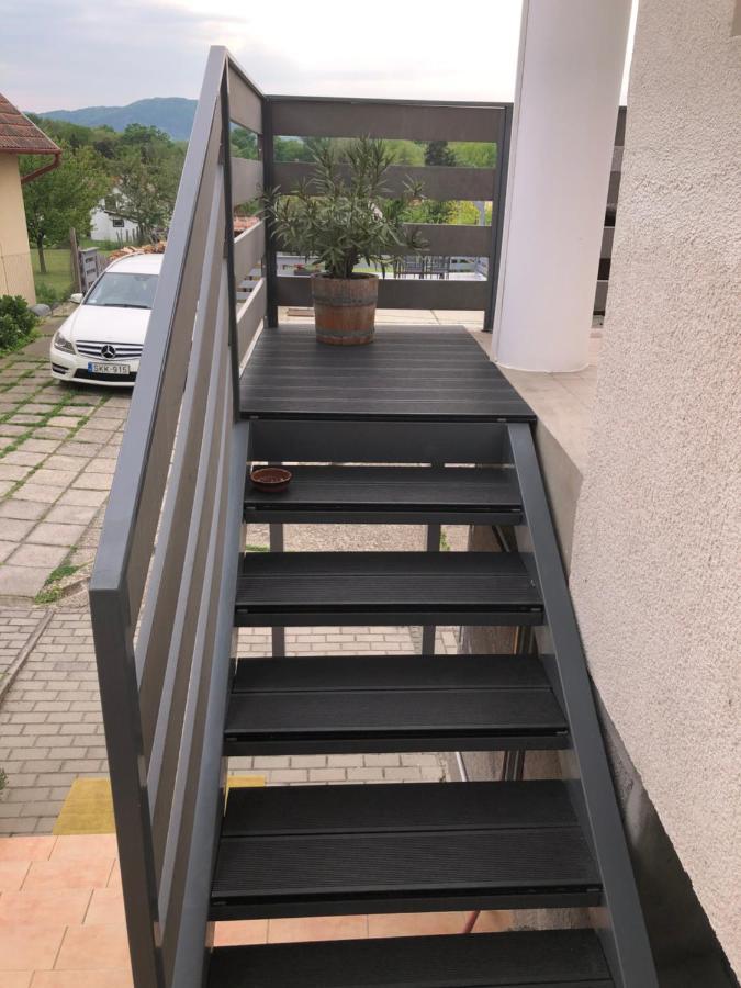 Pupos Apartman Szigliget Luaran gambar